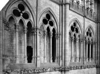 Amiens, Cathedrale, transept, galerie, photo Mieusement Mederic